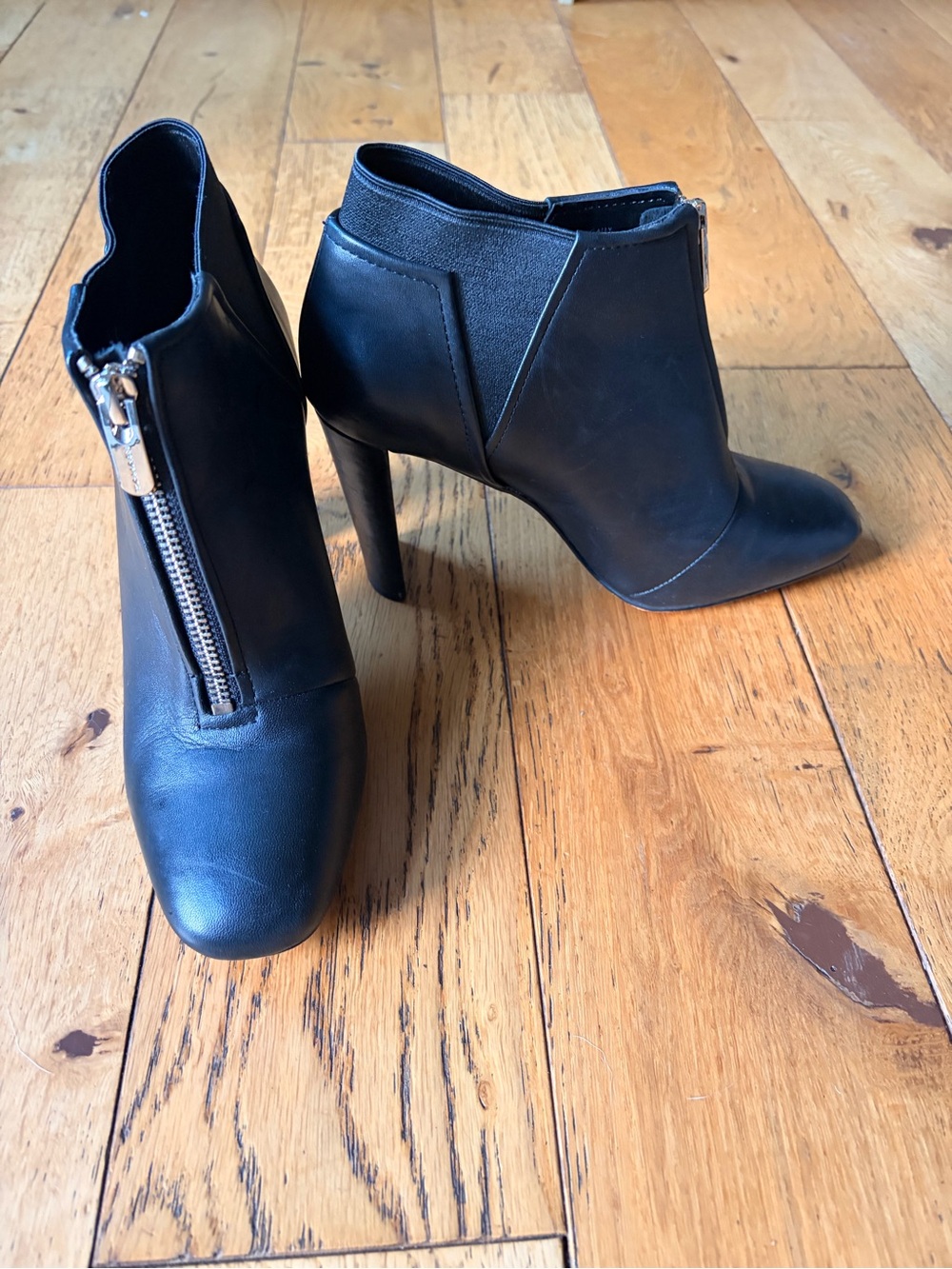Tahari Black Leather Pointed Ankle Booties with Side Zip